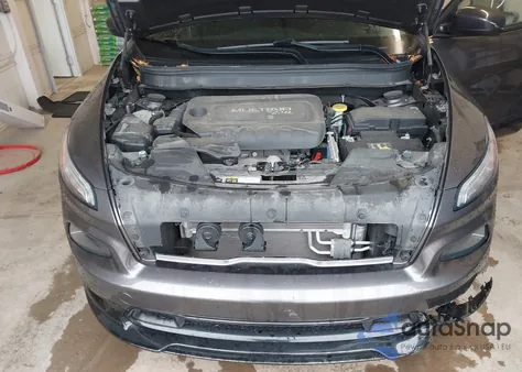 2018 Jeep Cherokee Latitude Tech Connect 4X4 из США, поврежденный, VIN 1C4PJMCB7JD587095